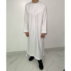 Perfect Gift Our stunning classical zip up Emirati White Matte Thobe is finally here!Available in sizes 52-60Each matte thobe in all 3 of our colours is equipped with a button detachable taboosh, why have 1 style when you can have the best of both?
